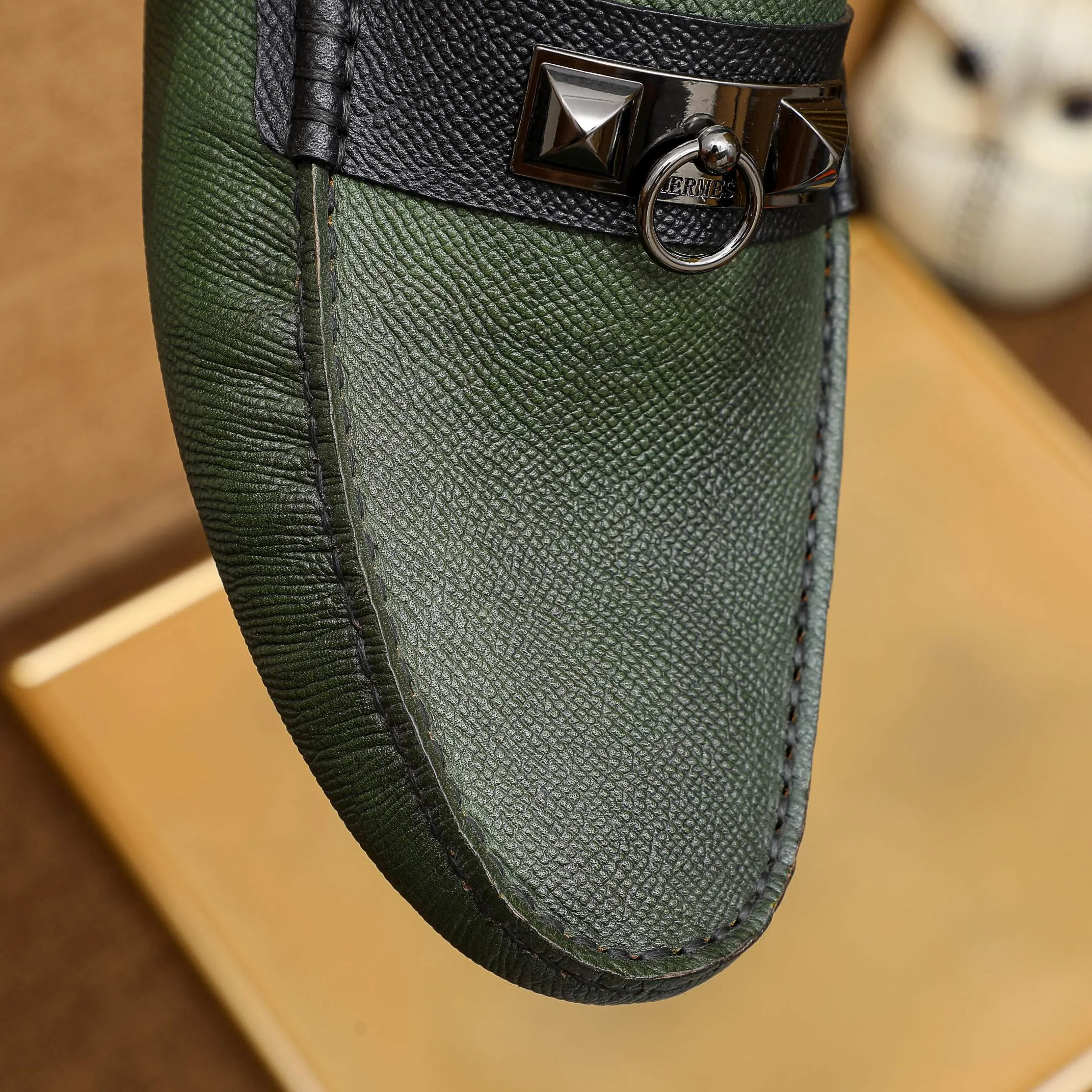 Factory price 380 🕷🕷【HERMES】The same style as Hermès counters🇨🇳Classic slip-on shoes 1:1 mold opening💯Original quality🍓Using imported first-layer cowhide🍅pig skin lining🌶🌶Super high-end men's leather shoes🇨🇳Solid and stable Very special🍇 Available in green! Code number 38-44 (45.46.47. Can be customized)